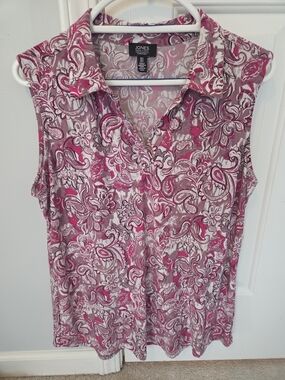 Jones New York Sleeveless V-Neck Paisley Top in Pink and White